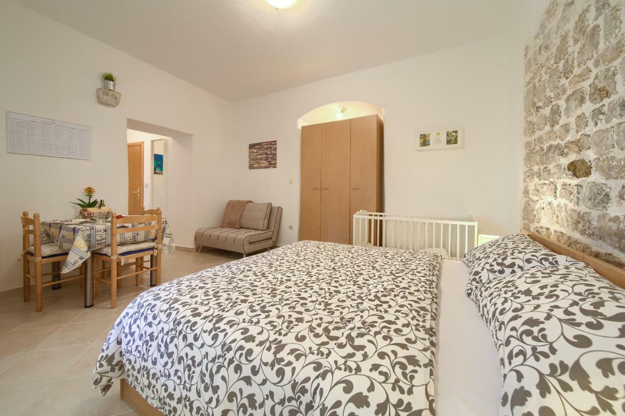 Apartamento Hrast Krk Town Exterior foto