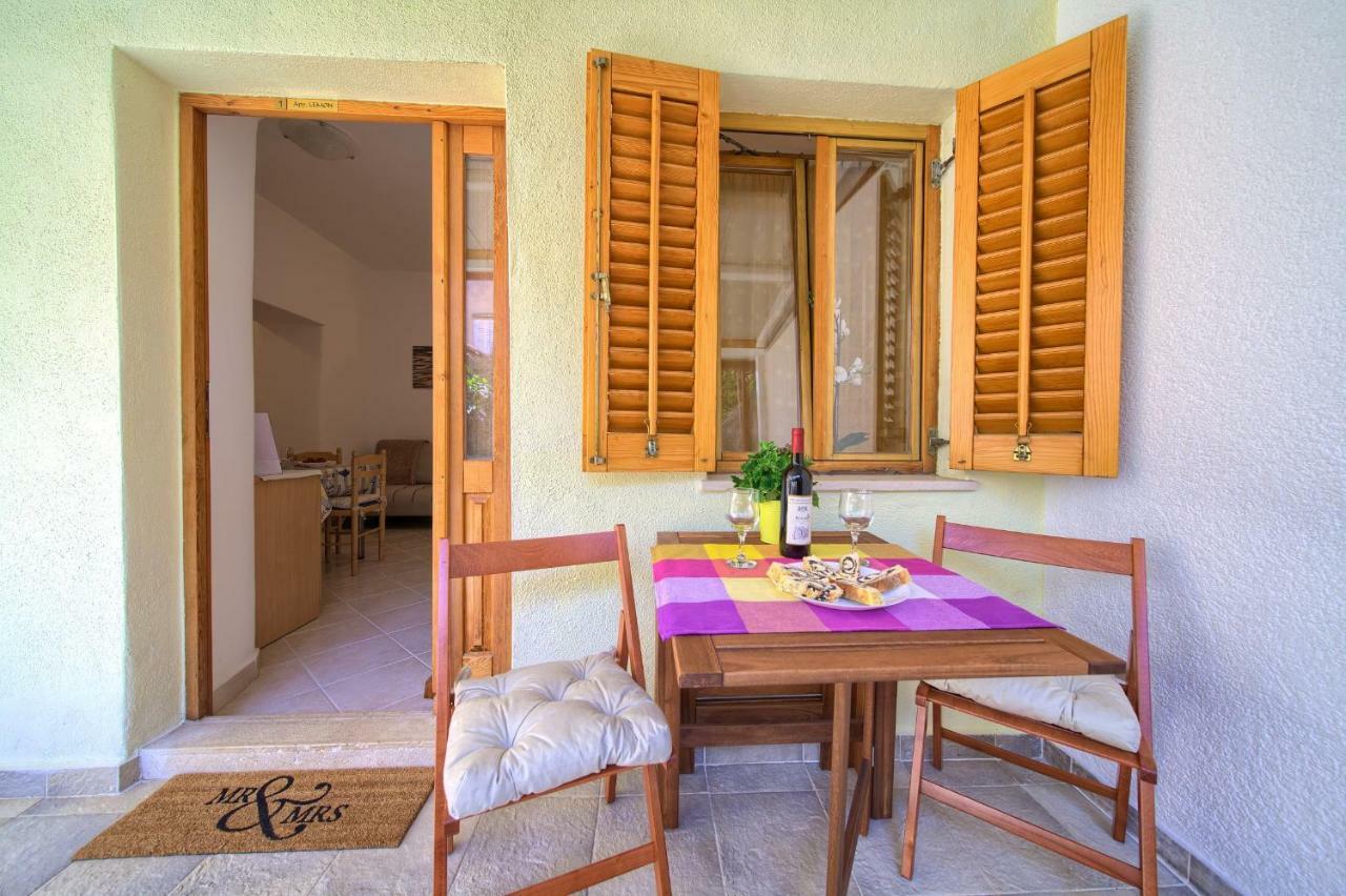 Apartamento Hrast Krk Town Exterior foto