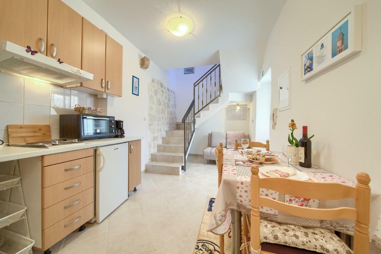 Apartamento Hrast Krk Town Exterior foto