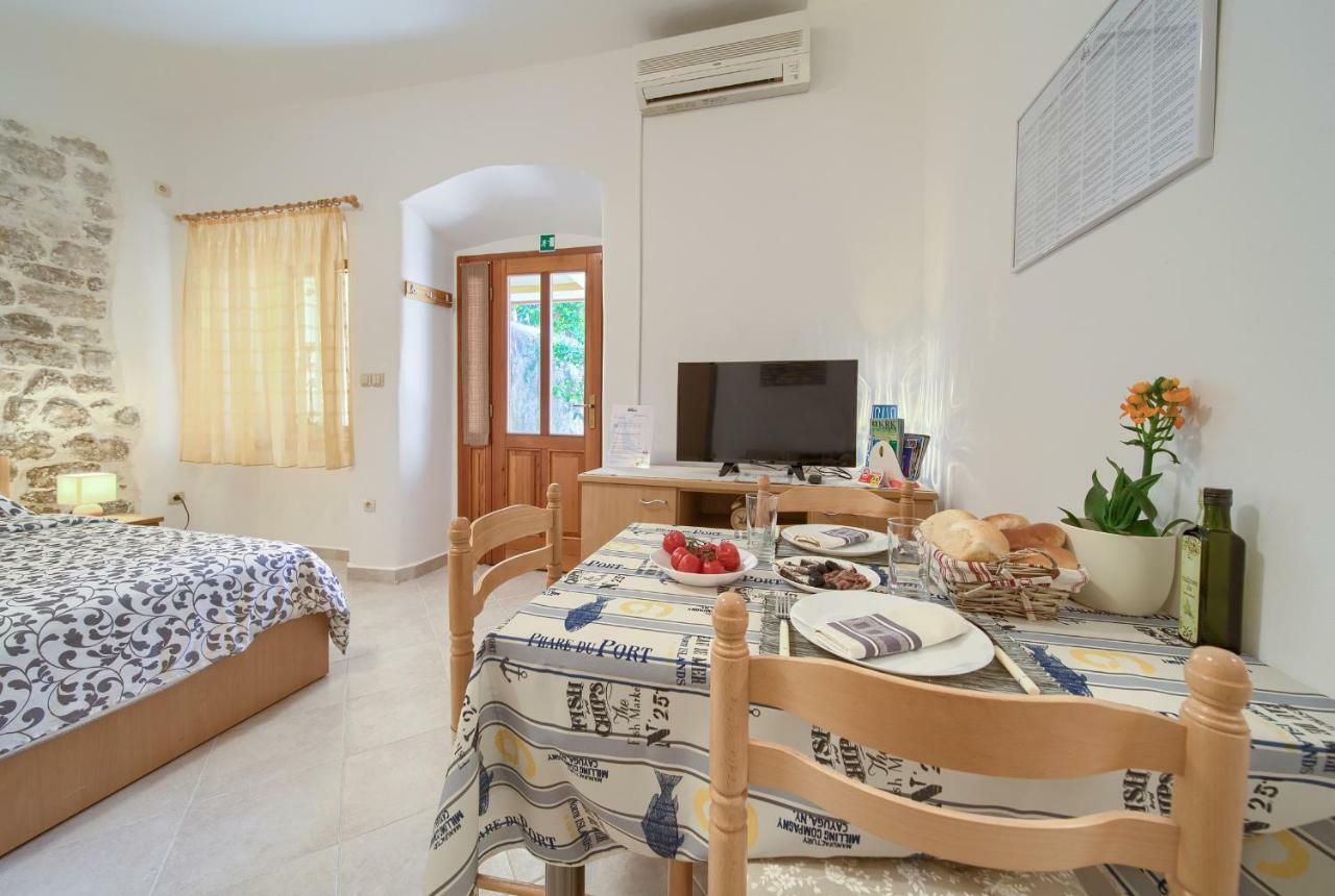 Apartamento Hrast Krk Town Exterior foto