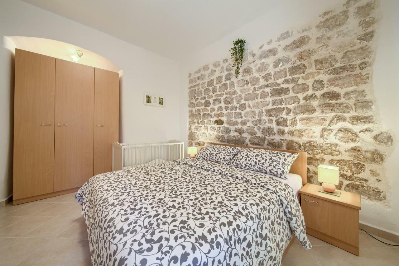 Apartamento Hrast Krk Town Exterior foto