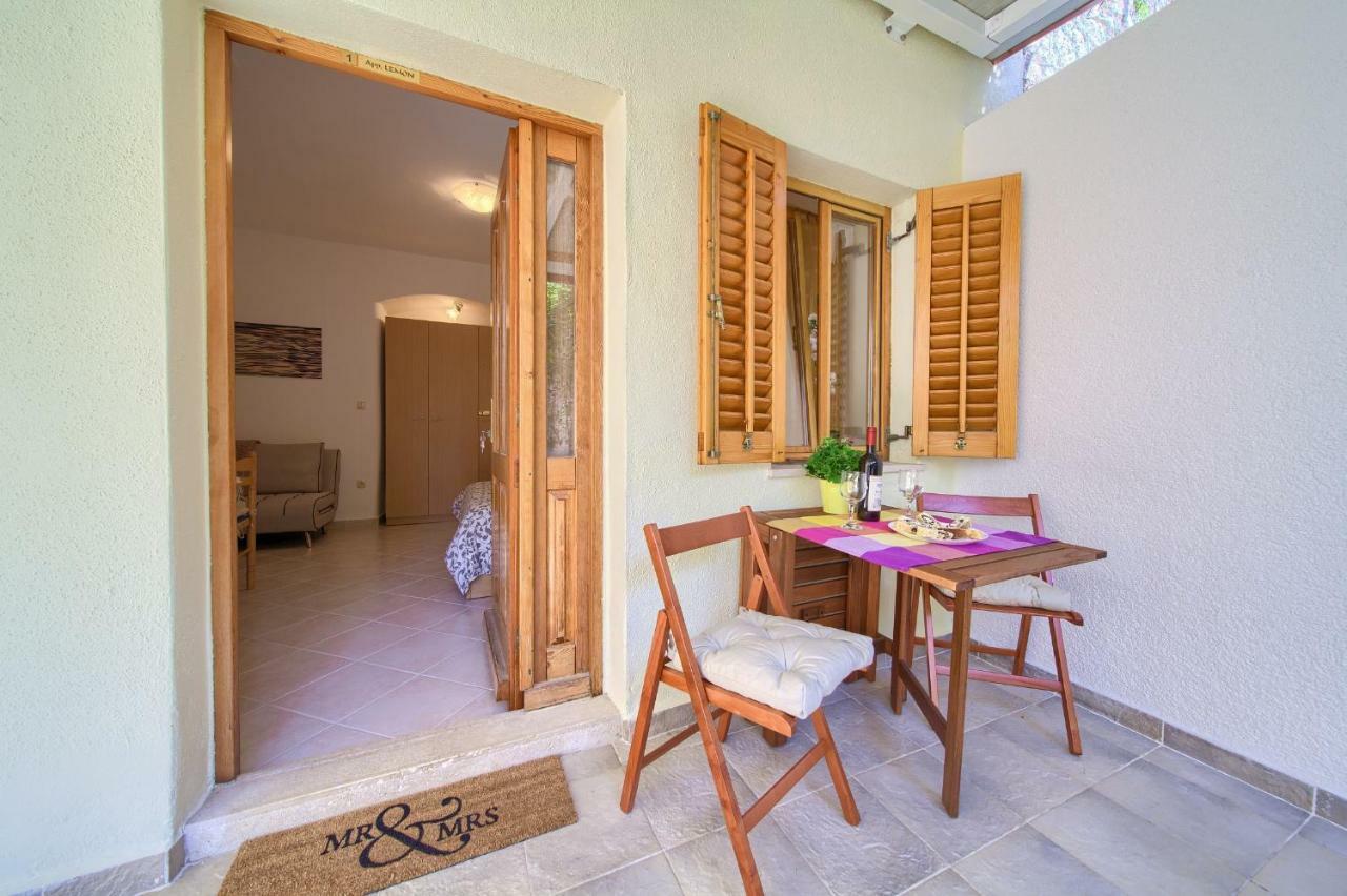 Apartamento Hrast Krk Town Exterior foto