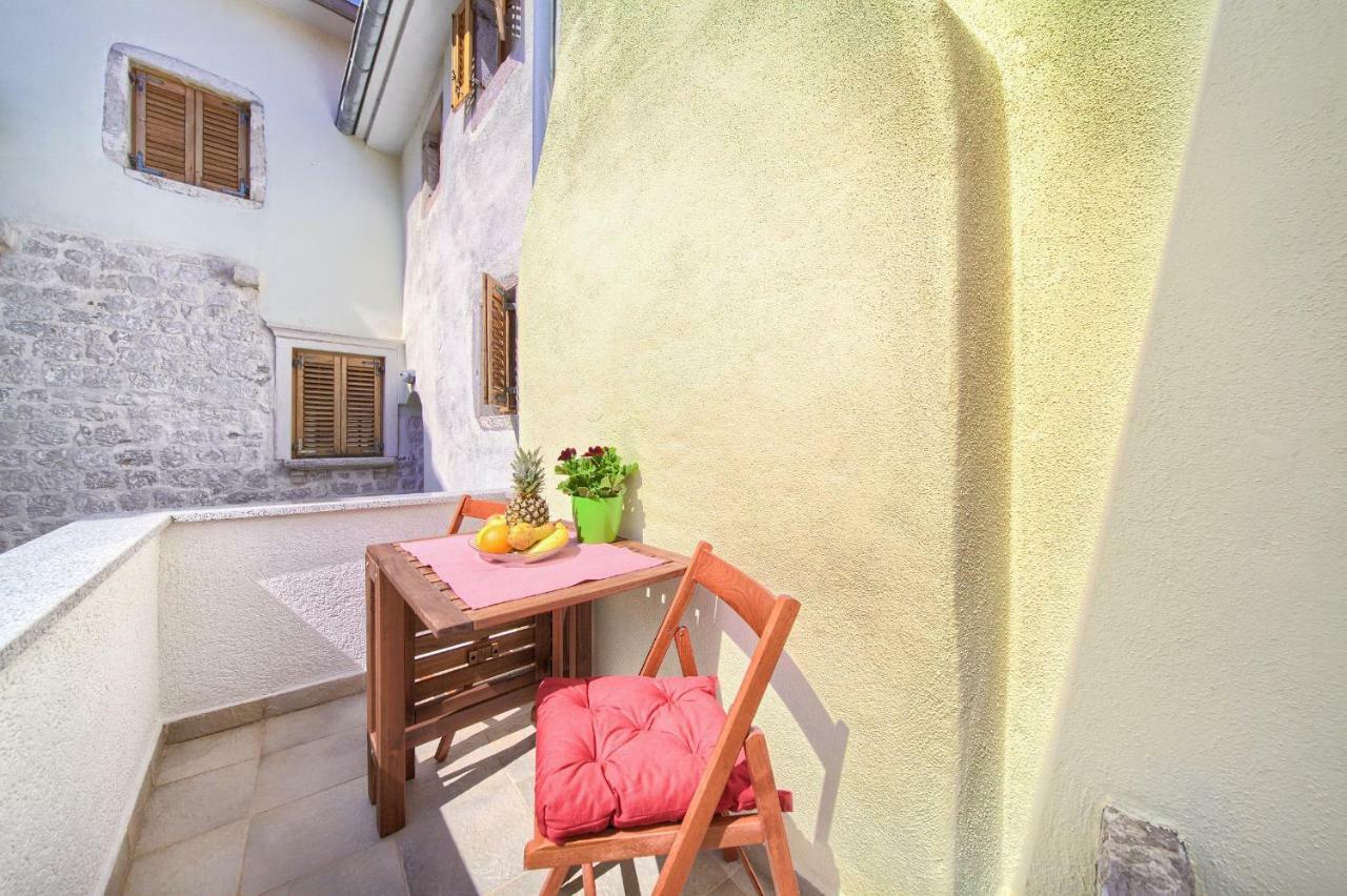 Apartamento Hrast Krk Town Exterior foto